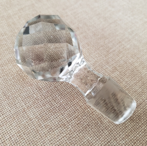 Crystal Bottle Stopper, Round with facets, Excellent Condition - Picture 4 of 10